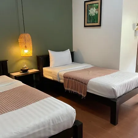 Baan Klang Vieng Hotel Chiang Mai Exterior photo